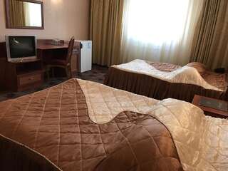 Отель Отель Александровский Николаев Стандартный двухместный номер с 2 отдельными кроватями-2